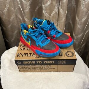 NEW Nike Kyrie 8 GO SE (GS)
Black/Tour Yellow
DQ8080-012 UNRELEASED
Size 5Y